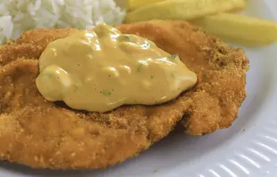 Milanesa de Pollo con Tártara de Espinaca