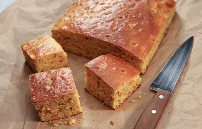 Pan de Maíz con Tocineta y Cebolla