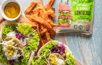 HAMBURGUESA DE QUINOA Y LENTJAS MAGGI CON PAN PITA Y SALSA DE MIEL Y MOSTAZA