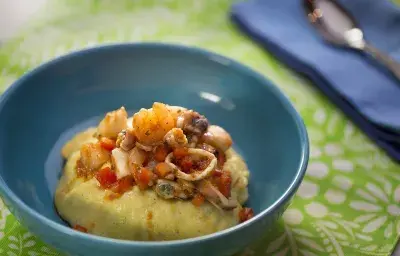 PASTEL DE MAÍZ CON TOPE DE MARISCOS