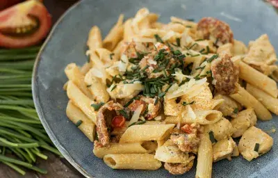 Pasta con Chorizo y Pollo