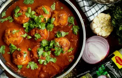 Albóndigas de pollo con curry y cilantro