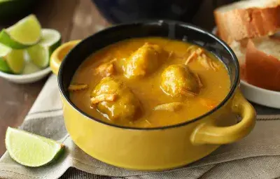 Sancocho Criollo con Bollitos de Plátanos Verdes