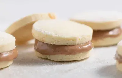 ALFAJORES RELLENOS DE HABICHUELAS CON DULCE