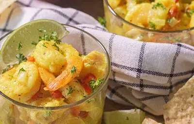 CEBICHE DE PESCADO Y CAMARONES AL COCO