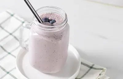 SMOOTHIE DE BANANA CON ARÁNDANOS Y CEREAL