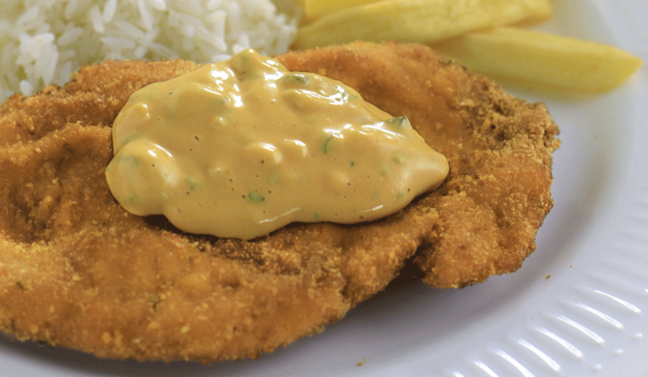 Milanesa de Pollo con Tártara de Espinaca