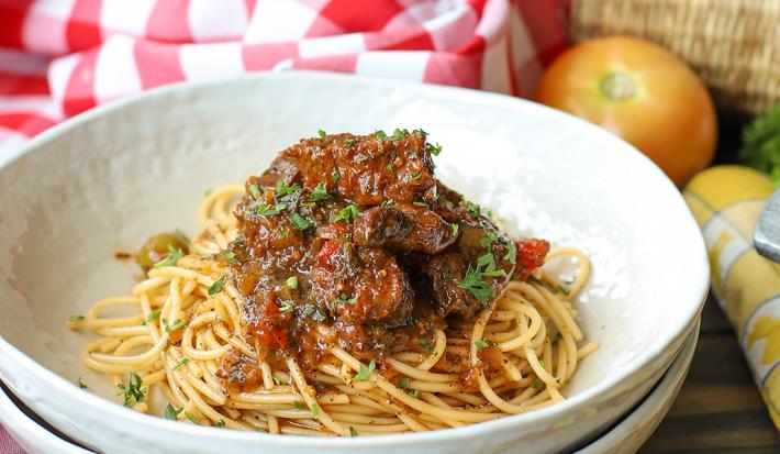 Guiso de Chivo con Pasta