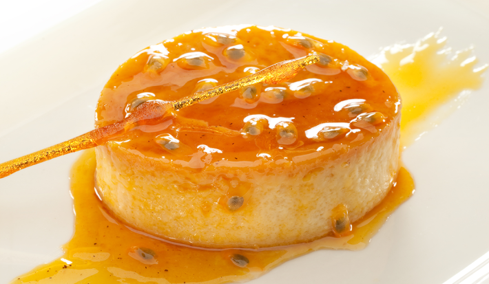 Flan de Coco en Almíbar de Chinola