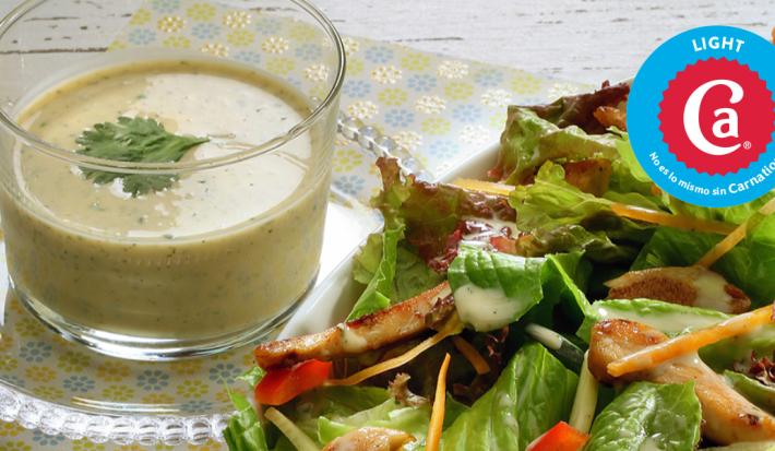 Ensalada Fresca con Salsa de Cilantro