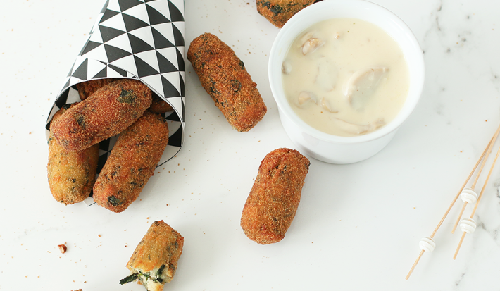 CROQUETAS DE QUESO Y ESPINACA CON SALSA DE HONGOS