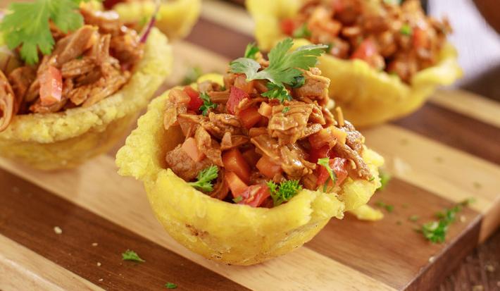 CANASTA DE PLATANO VERDE CON PICADILLO DE CARNE RIPIADA