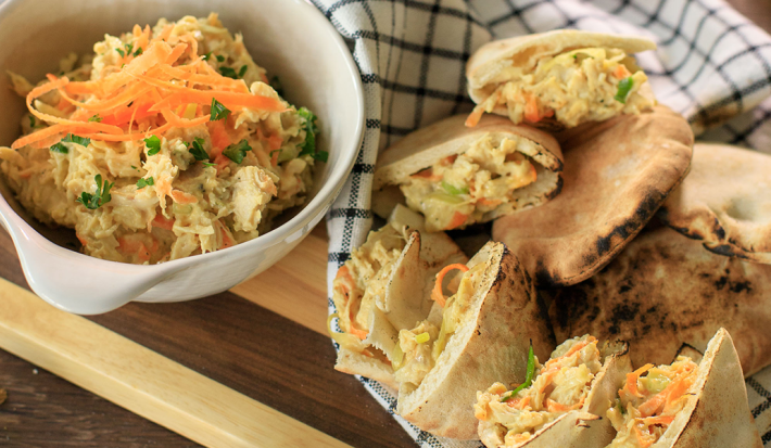 PAN PITA CON ENSALADA DE POLLO