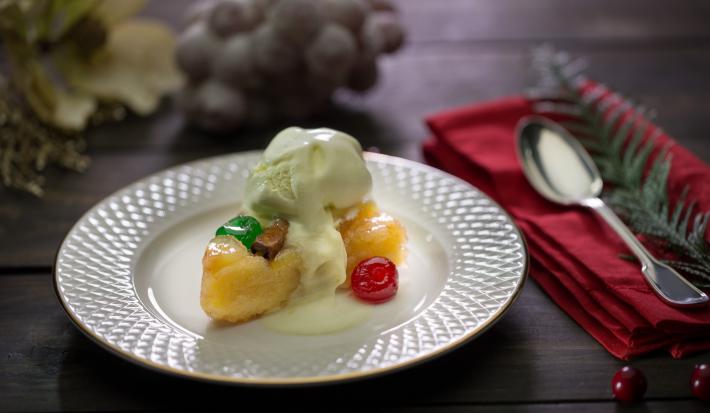 PASTEL DE MANZANA CARAMELIZADA CON TOPE DE HELADO