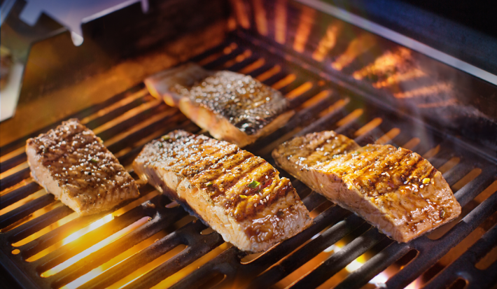 Salmón a la Parrilla con Salsa Asiática