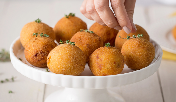 Bolitas de Platano Maduro rellenas de Bacalao