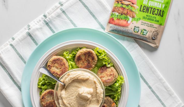 FALAFEL DE QUINOA Y LENTEJAS MAGGI CON HUMMUS