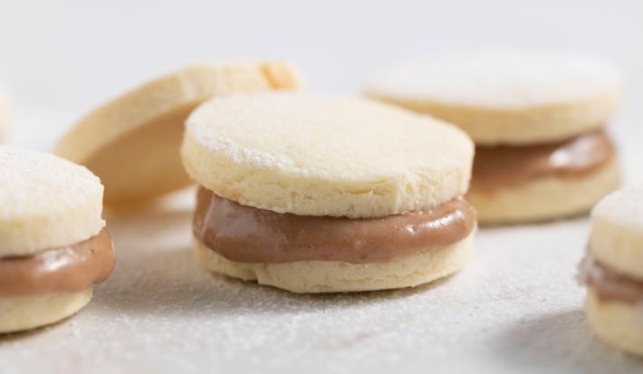 ALFAJORES RELLENOS DE HABICHUELAS CON DULCE