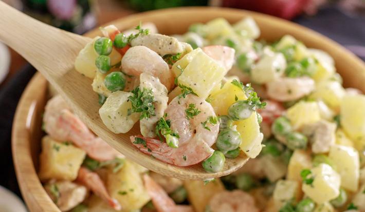 ENSALADA DE POLLO Y CAMARONES CON PAPA