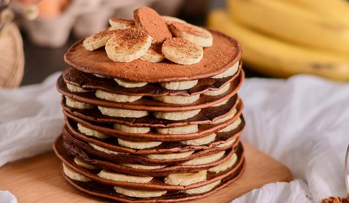 Pancakes De Chocolate Y Mantequilla De Mani