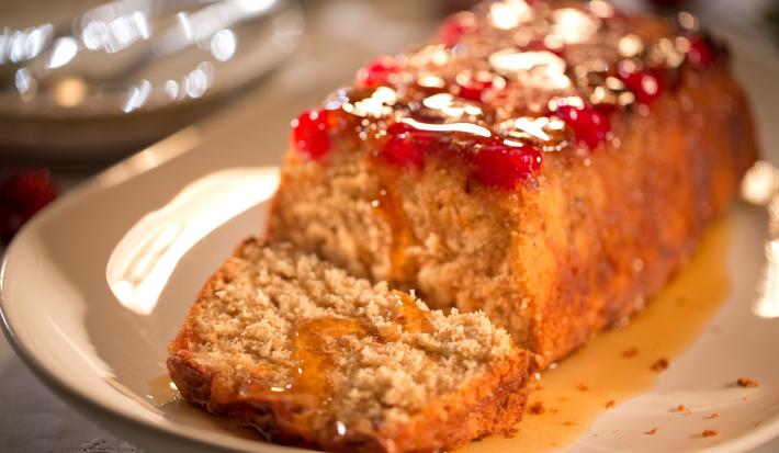 PASTEL DE GUINEO CON GLASEADO DE RON Y NUECES